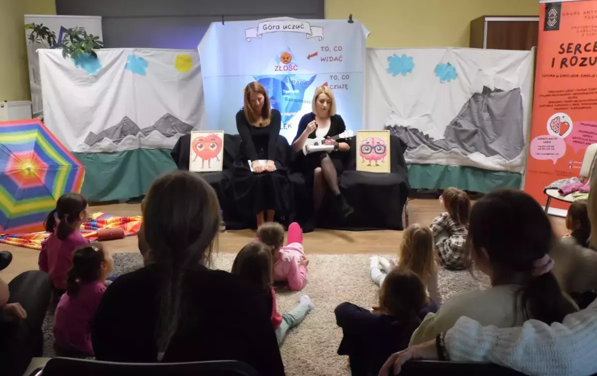 Zdjęcie do Nasza Gmina Czyta Dzieciom - Marta Mitschke i Karolina Wenc 